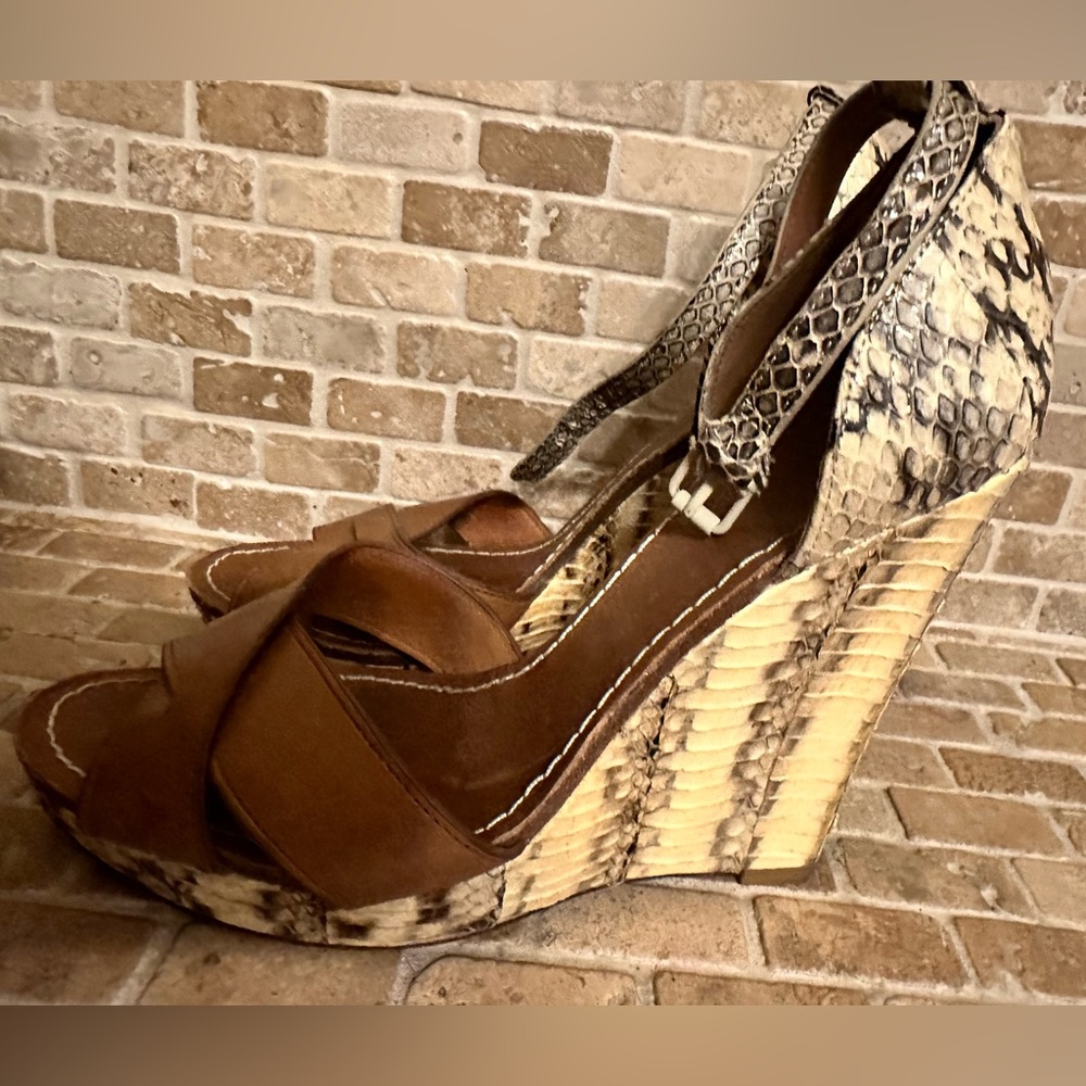 TORY BURCH 8.5 SNAKESKIN LEATHER WEDGE SANDALS